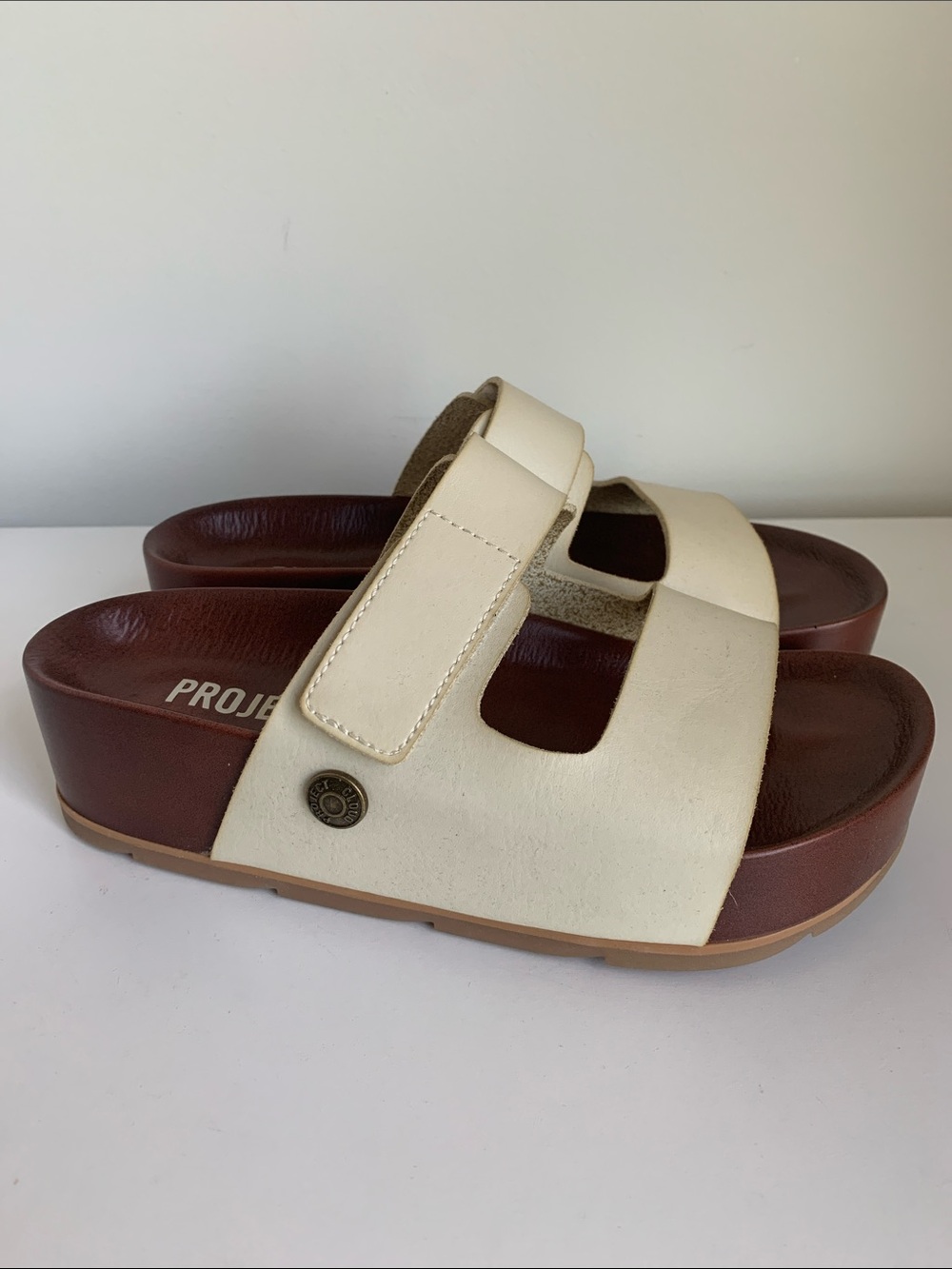 Project cloud platform Sandals size 6